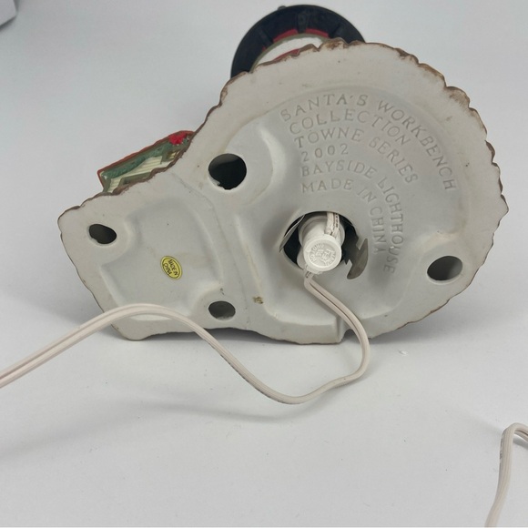 Santa's Workbench Bayside Lighthouse Towne Collection Blink Light Porcelain Box - Picture 4 of 15